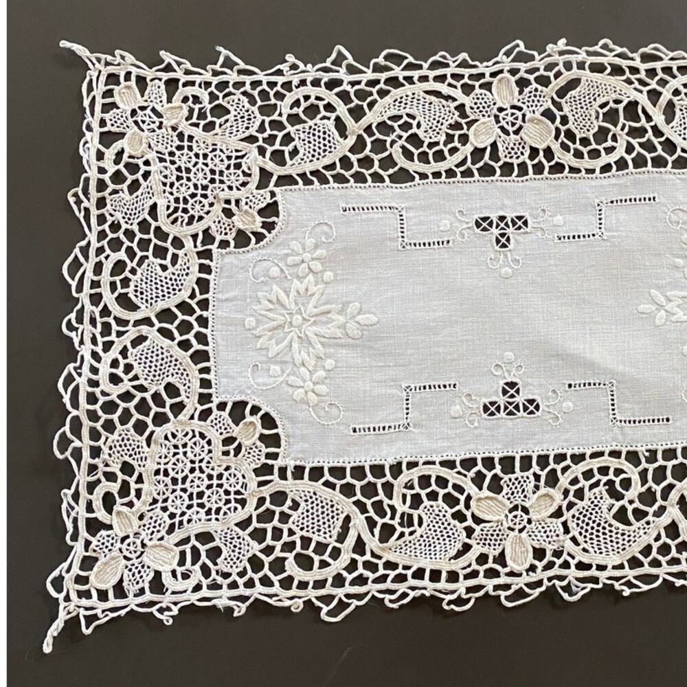 Vintage Set 6 Hand Embroidered Linen Placemats Table Mats Needle Lace 16 x 10
